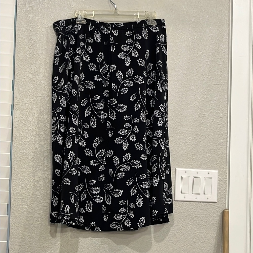 Worthington Black and White Floral Pencil Skirt